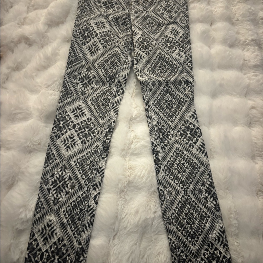 H&M Black and White Skinny Pants with Geometric Pattern